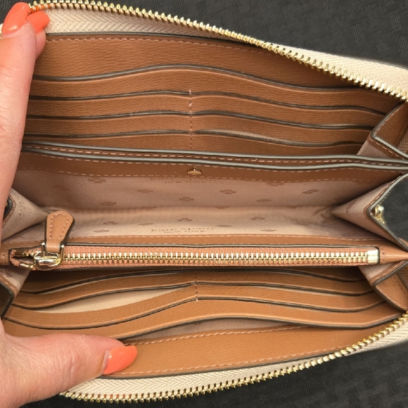 Kate Spade Tan and Black Zip Wallet - Picture 4 of 8